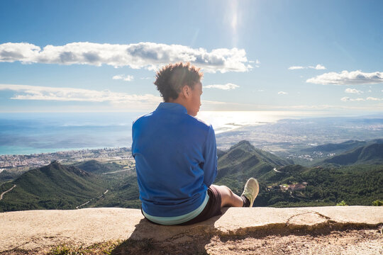 Contemplating the horizon