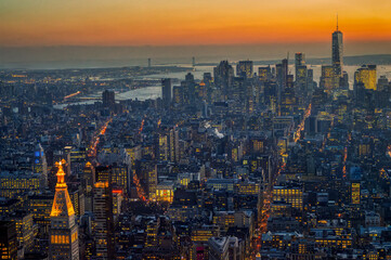 Naklejka premium High-Angle Aerial View of Midtown Manhattan Skyscrapers and Urban Architecture in New York City