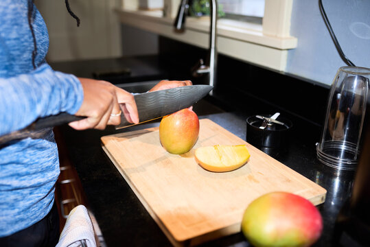 Cutting mango