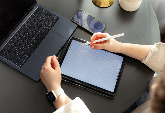 hands of a woman working at a laptop