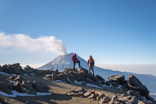 Mountaineers watching popocatepetl volcano