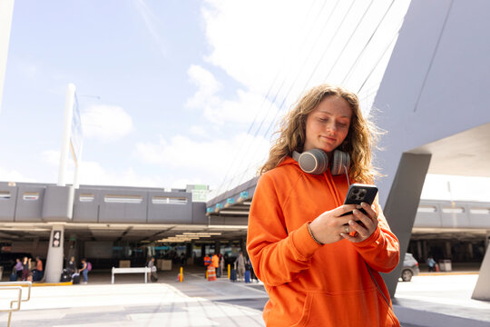 Teen Style Texting mobile phone travel airport 