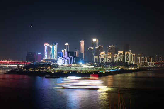 21 Chwefror 2026, Noson leuadol yn Jiangbeizui, Chongqing, Tsieina.