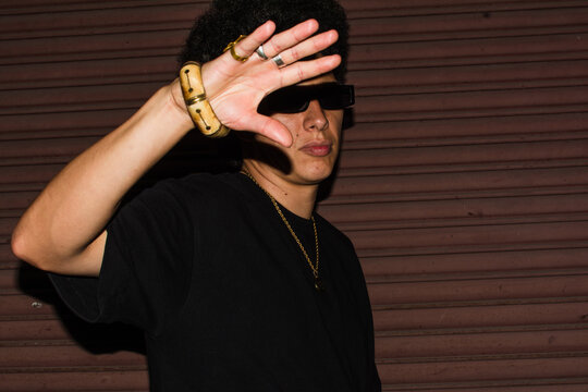 Anti-paparazzi portrait