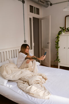 Selfie Bed Sitting
