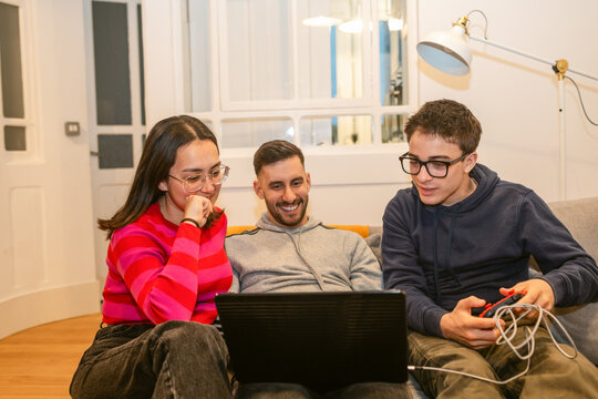 Game Streaming Teenagers
