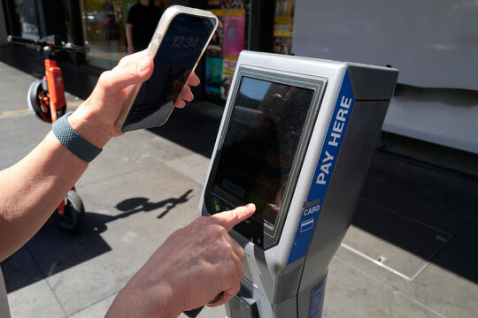 Paying for parking using a smartphone at a city location