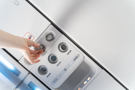 Hand adjusting air vent