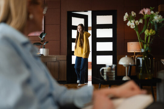 A woman enters a psychologist's office