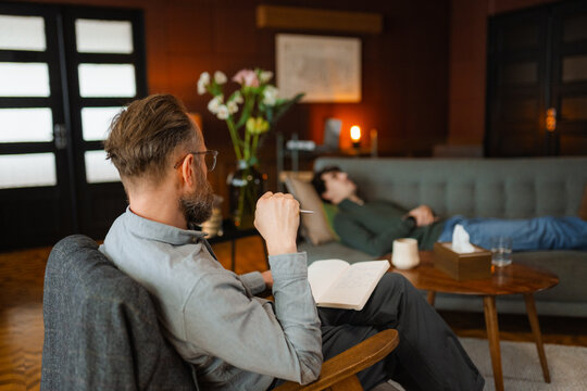 A man at a psychologist's appointment