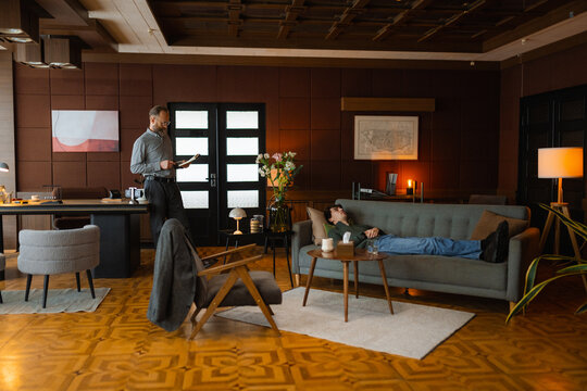 A man at a psychologist's appointment