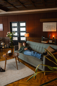 A man at a psychologist's appointment