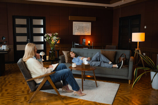 A woman at a psychologist's appointment