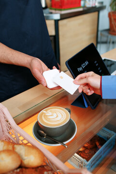 Paying for Latte with Square Reader