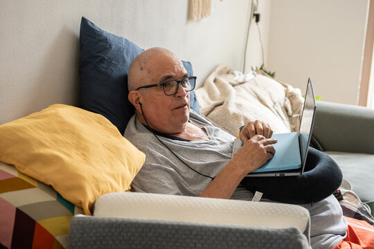 older adults using oxygen