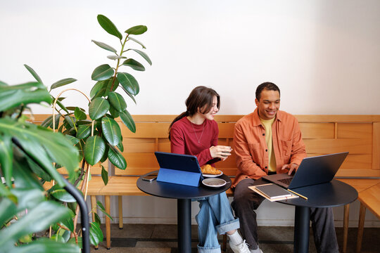 Caf&eacute; Work Session With Friendly Vibes and laptop 