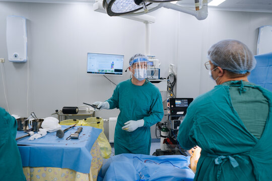 Team of doctors discuss the progress of the operation