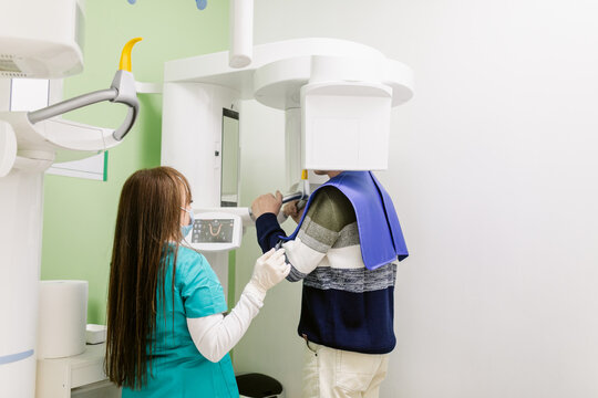 Dental Technician X-Ray Procedure