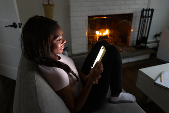 Black Girl stream videos on Mobile phone 