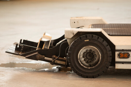 Comprehensive overview of aircraft ground handling tug features and parts. Extensive descriptions covering all aspects of aircraft towing mechanisms and their operational details