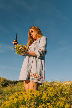 Woman holding bouquet with scissors