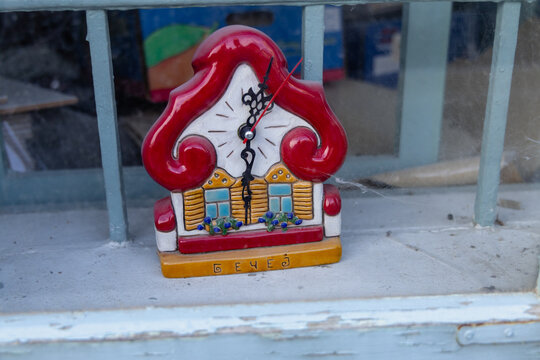 Becej Ceramic House Clock Souvenir Windowsill