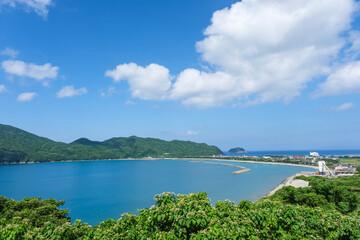 日本三大トンボロの一つである甑島のトンボロ地形