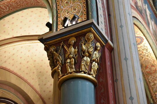 Chapiteau&nbsp;histori&eacute;&nbsp;de&nbsp;l'&eacute;glise&nbsp;Saint-Germain-des-Pr&eacute;s&nbsp;&agrave;&nbsp;Paris