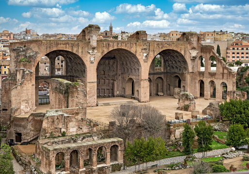 Ruinen der Maxentiusbasilika im Forum Romanum, Rom, Italien