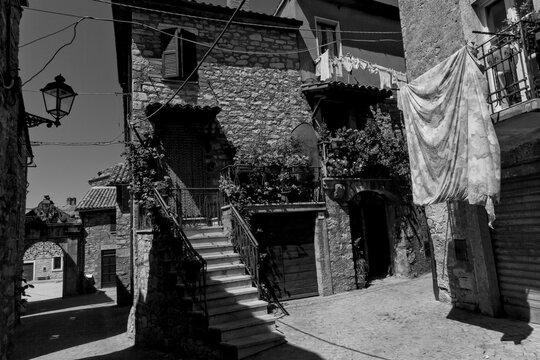 Borghi Italiani in bianco e nero. Civitella del Lago;, borgo medievale affacciato sul Lago di Corbara	