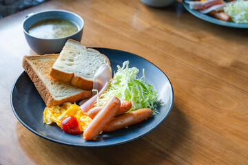 トーストの朝食ワンプレート