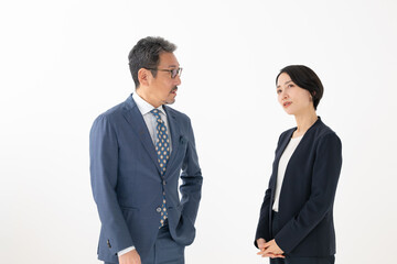 ビジネスについて話し合う男女