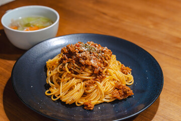 ミートソースパスタとスープ