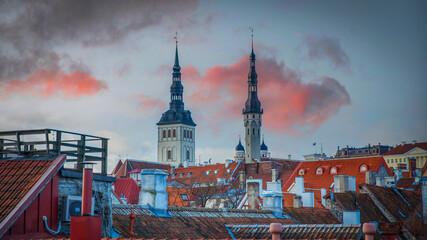 Obraz premium Scenic view over the red rooftops of Tallinn Old Town with church towers at sunset, Estonia