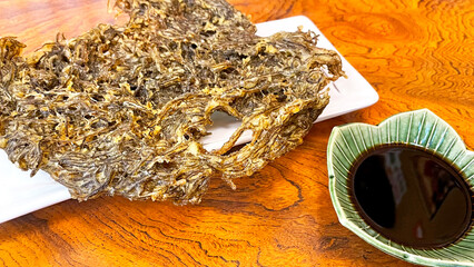 沖縄の郷土料理・揚げたてサクサクのもずく天ぷら