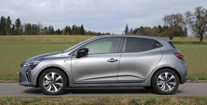 Mitsubishi Colt 1.6 HEV Hybrid Personenwagen Baujahr 2024zugelassen in der Schweiz. R&uuml;mlang 22 Februar 2026