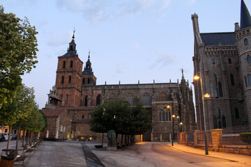 Obraz premium Catedral de Santa Maria de Astorga beside Palace July 2024