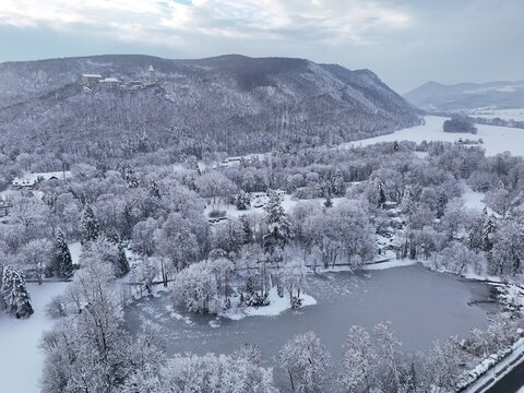 Schlossteich im winterlichen Schlosspark Seebenstein, Bucklige Welt, Nieder&ouml;sterreich 