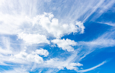 c&eacute;u com nuvens