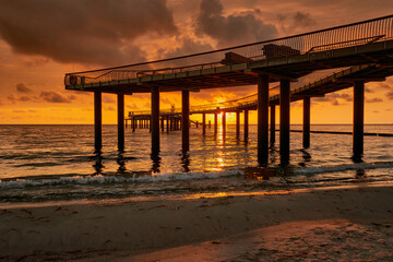 Obraz premium Golden Sunset at Koserow Pier
