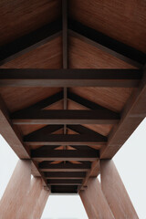 Obraz premium Interior metal structure with cross-shaped black steel beams and mesh panels illuminated by spotlights