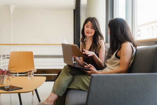Women working in a relaxed atmosphere