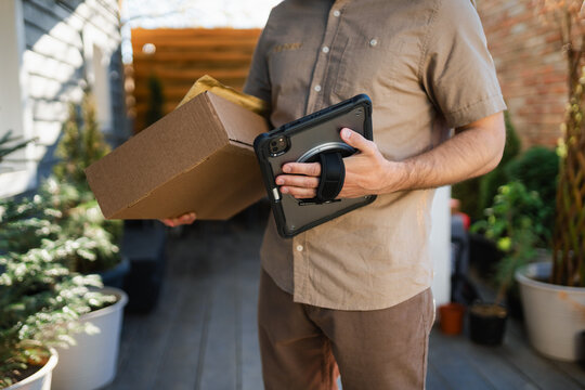 The courier delivers the parcel