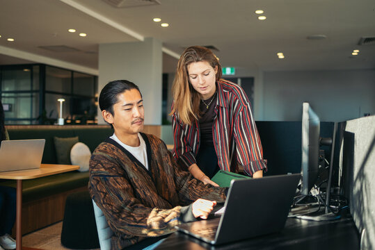 Two colleagues sharing ideas for a project