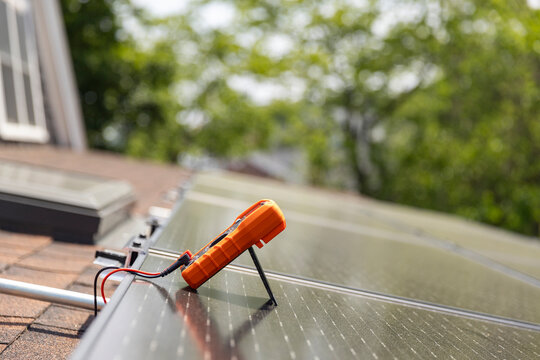 Solar Panel Multimeter output test