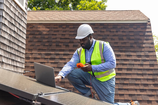 House Solar Panel test laptop computer  