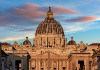Obraz premium St. Peter's basilica dome and Egyptian obelisk on St. Peter's square in Vatican