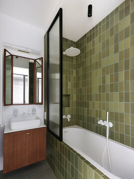 Bathroom Design With Green Tiles and bathtub 
