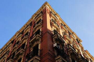 Corner of Elegance &ndash; Madrid in Brick and Light