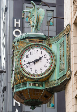 USA, IL, Chicago. Father Time Clock at The Jewelers' Building. A Gift to the city by Elgin Watch Company in 1926